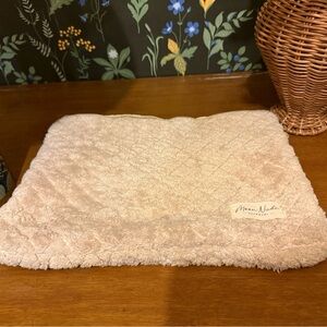 Moon Nude 'Teddy' laptop sleeve.